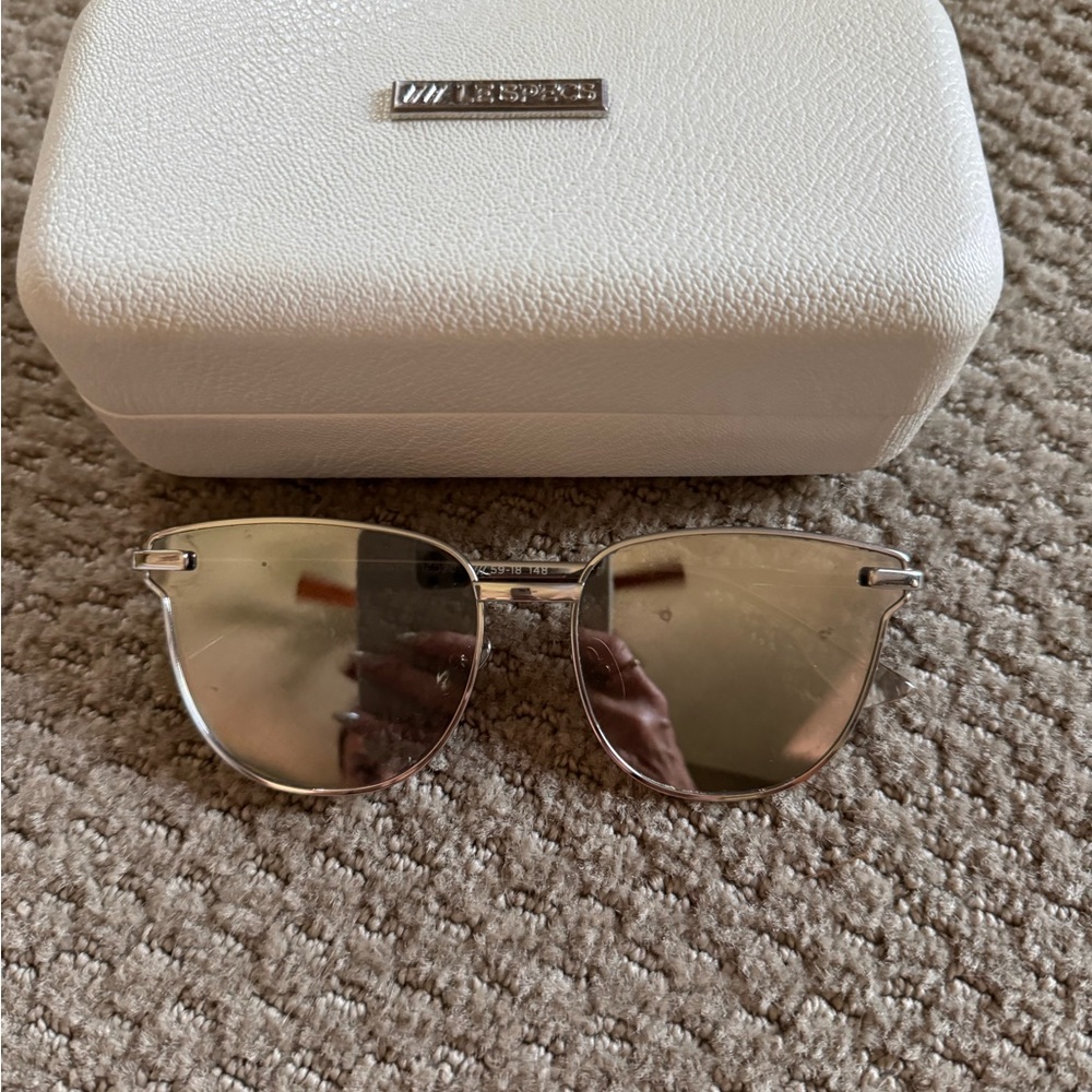 Le Specs silver mirrored sunglasses
Style: Pharaoh 1602099//59-18 148